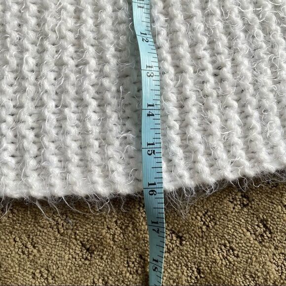 Custom Made Elegant Cozy Fluffy Girls Wrap/ Shawl Acrylic/ Wool Sz 4-10 - Picture 5 of 5